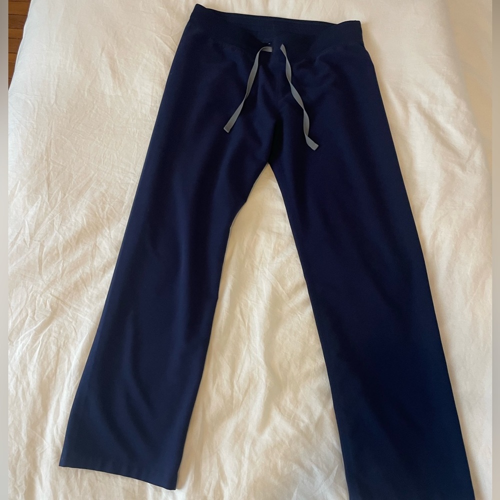 FIGS size medium Navy Livingston - basic scrub pants